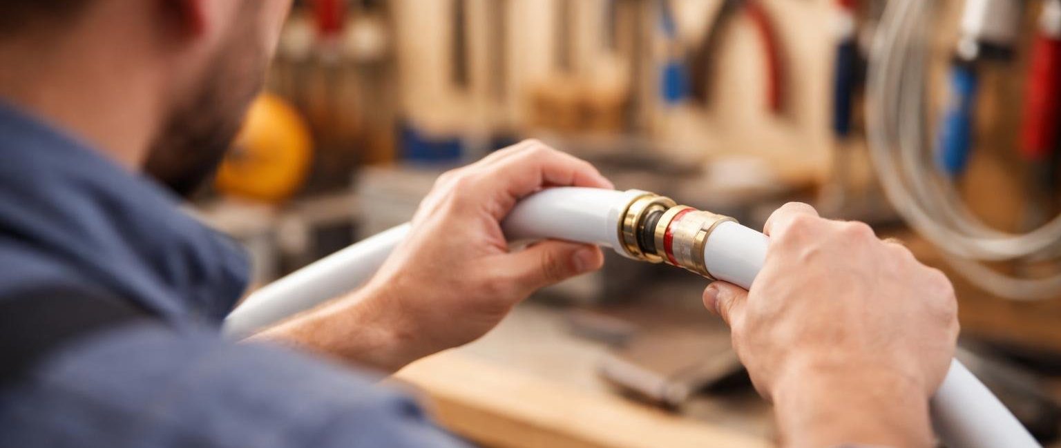bricoleur-tuyau-multicouche-atelier-outils