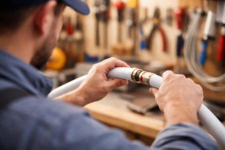 bricoleur-tuyau-multicouche-atelier-outils